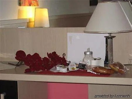 Hold Rome - Luxury Suites 2*,  Italy