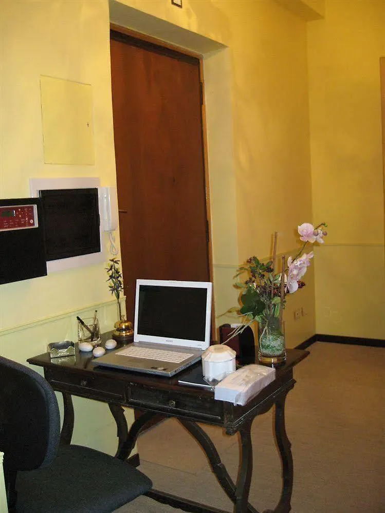Hold Rome - Luxury Suites Bed & Breakfast