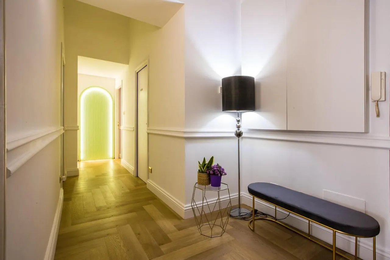 Hold Rome - Luxury Suites Alojamento de Acomodação e Pequeno-almoço