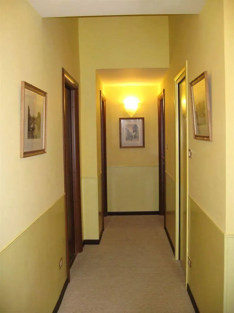 Hold Rome - Luxury Suites Alojamento de Acomodação e Pequeno-almoço